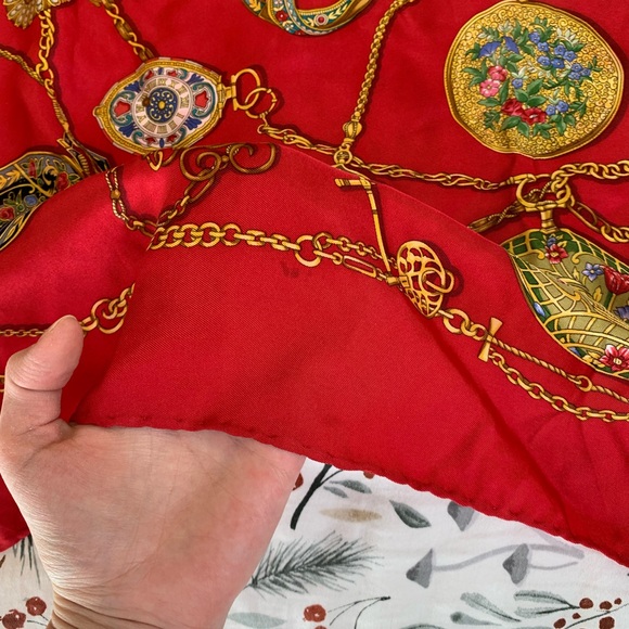 Vintage 100% Silk Red Gucci Scarf - Picture 3 of 10
